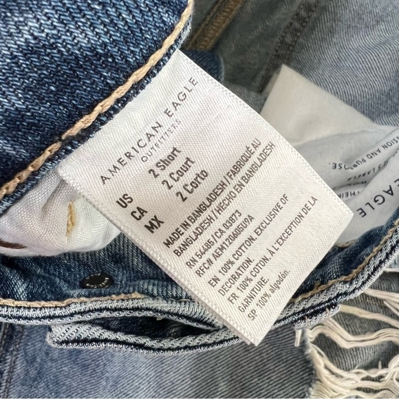 American Eagle Tomgirl Jeans Women Size 2 Short Distressed Blue Button Fly CLO - Picture 6 of 8